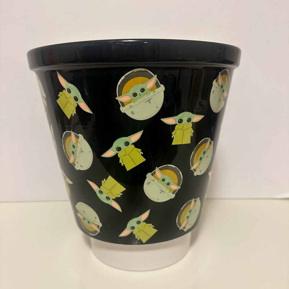 NEW Star Wars THE CHILD Tossed Icons Black Ceramic Popcorn
Bucket/Bowl.